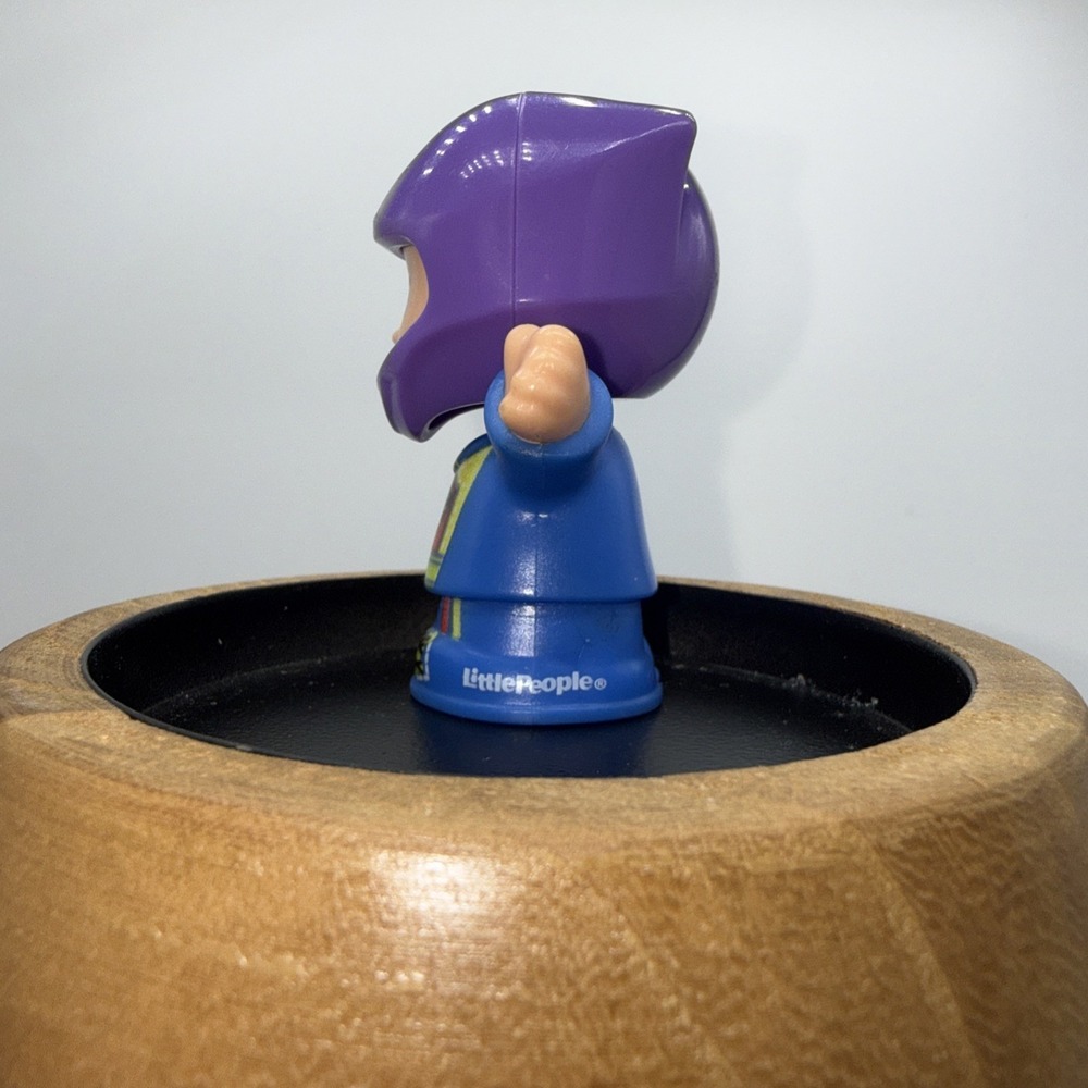 Fisher Price Little People RACE CAR DRIVER in PURPLE HELMET Racing Boy - Picture 2 of 4